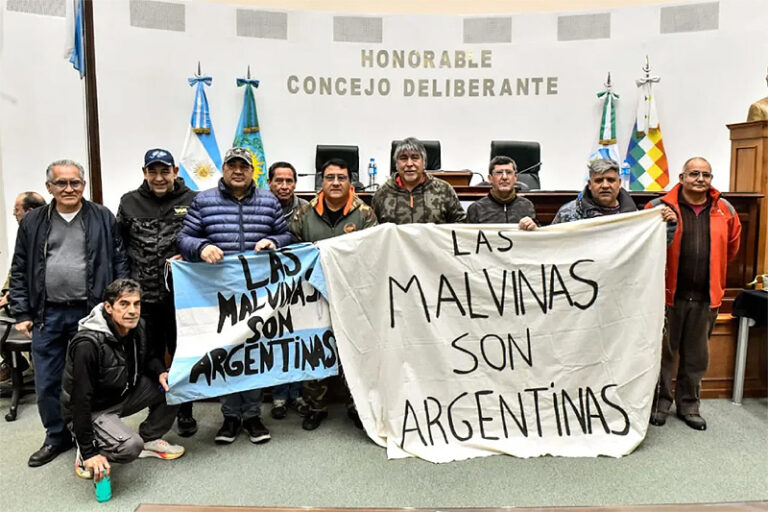 “Una caricia al alma”: Con la presencia de veteranos, Malvinas Argentinas reconoció el gesto soberano de la “Scaloneta” sin título 3