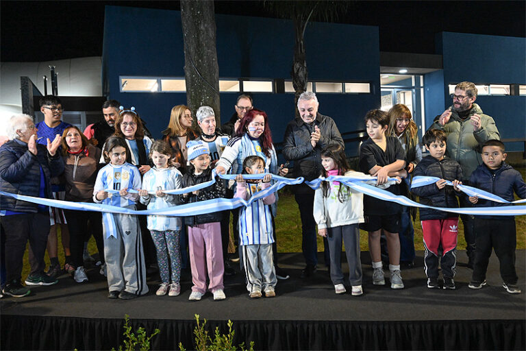 En el Talar, Julio Zamora inauguró los nuevos vestuarios del natatorio del Polideportivo Delfo Cabrera sin título 3