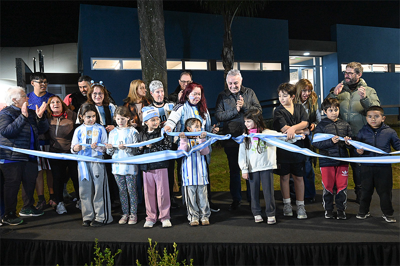 En el Talar, Julio Zamora inauguró los nuevos vestuarios del natatorio del Polideportivo Delfo Cabrera sin título 3