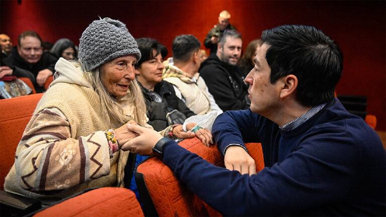 De la mano de Nardini, más de cuarenta familias malvinenses firmaron su escritura sin título 7