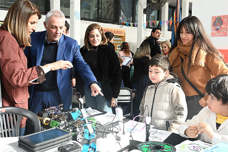 Con una propuesta innovadora por parte de los estudiantes, se realizó una nueva edición de la feria distrital de ciencias y tecnologías en Tigre sin título 8