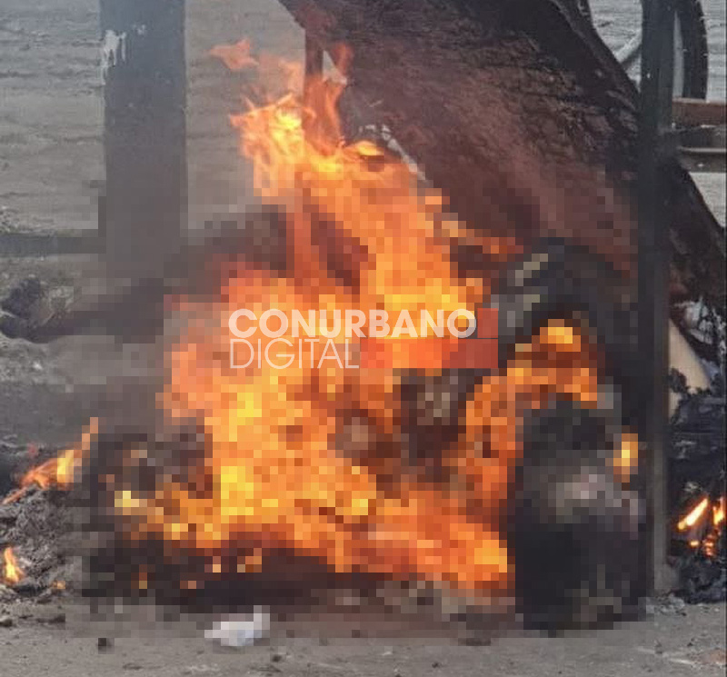 ¿Ajuste de cuentas narco?: Hallaron un cuerpo calcinado dentro de un carro en Fuerte Apache transa prendido fuego con logo