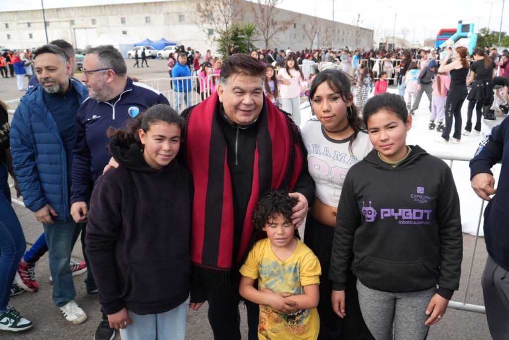Mario Ishii acompañó a cientos de chicos en "Diversión bajo cero" por las vacaciones de invierno bf39dff4 5a37 43a9 ac22 a0e206e749a4
