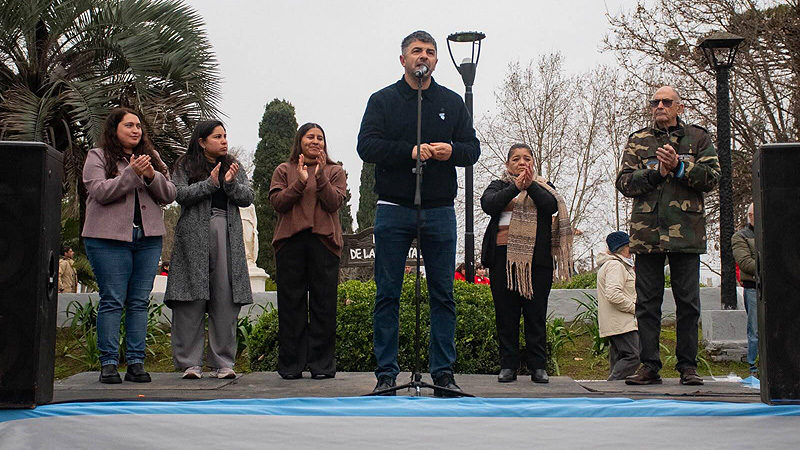 Con un acto y desfile, Moreno conmemoró al general José de San Martín 2(10)