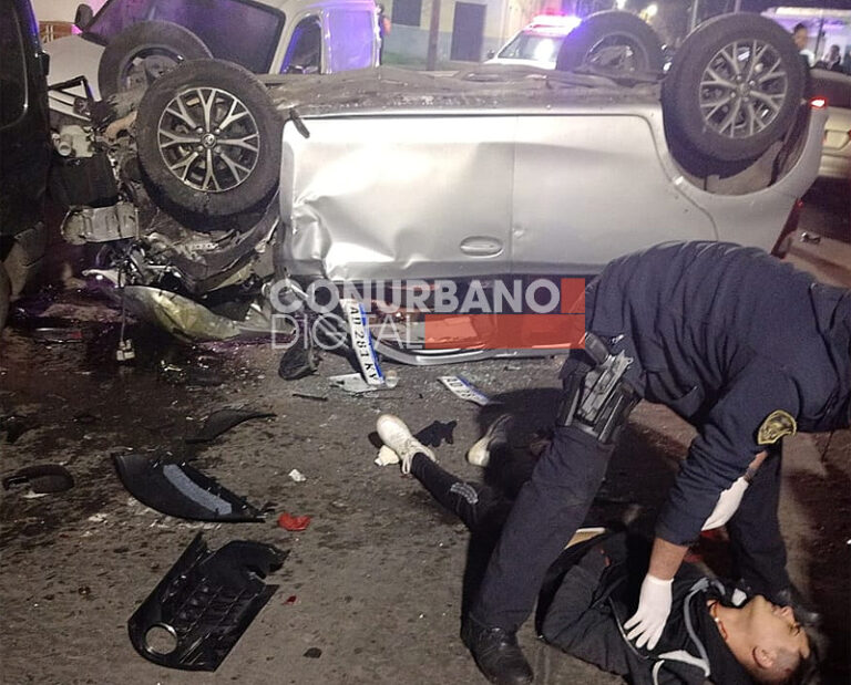 Persecución, choque y vuelco en Lomas de Zamora: Robó el auto a un veterano de Malvinas, volcó en su huida y terminó detenido espectacular choque en lomas