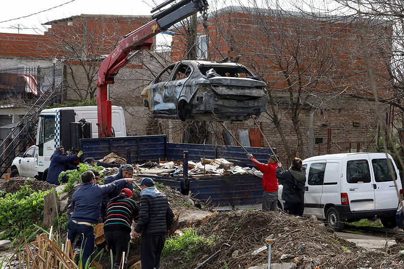 El Municipio de San Martín continúa con los operativos integrales de limpieza y mejoras: Esta vez se trabajó en Carcova estas acciones se suman a las ya realizadas en el canal josé ingenieros, costa esperanza, 8 de mayo, costa del lago y josé león suárez