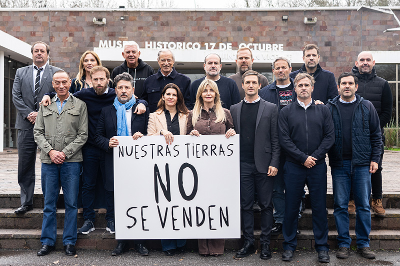 mariel fernández participó de una reunión con intendentes en san vicente (1)
