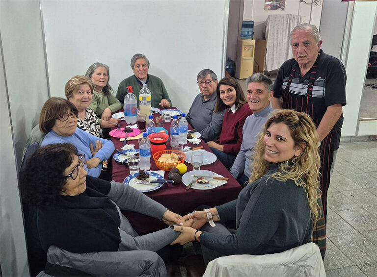 Autoridades del Municipio de Tigre acompañaron un encuentro solidario organizado por el Centro de Jubilados Marina Mercante sin título 11