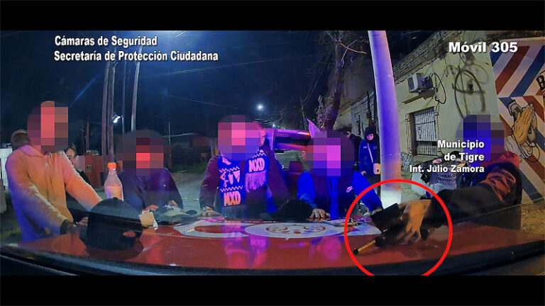Circulaban en un automóvil de manera sospechosa y el Centro de Operaciones Tigre los interceptó: Portaban una réplica de arma y drogas sin título 3