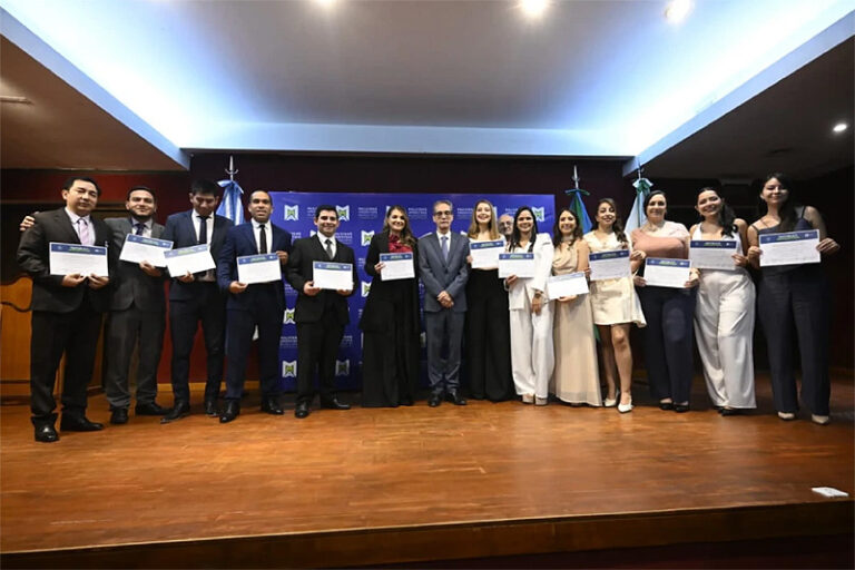 Malvinas Argentinas celebró la graduación de nuevos médicos especialistas formados en su sistema de salud sin título 4