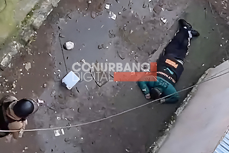 Robaron un auto y se enfrentaron a la Policía en Fuerte Apache: Un ladrón muerto y otros dos prófugos sin título 4(7)