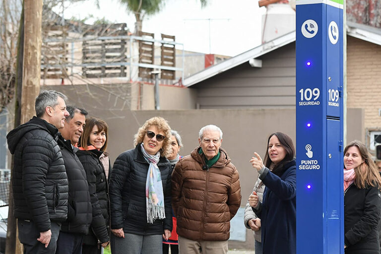 Vicente López ya instaló más de doscientos Puntos Seguros para combatir el delito y asistir a los vecinos en casos de emergencias sin título 7