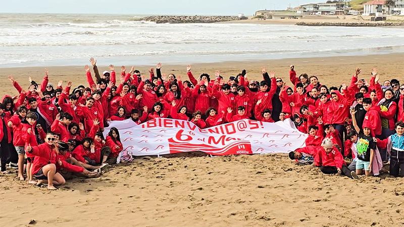 “Sexto al mar”: Casi un centenar de estudiantes de Morón iniciaron el viaje de estudios sin título 8