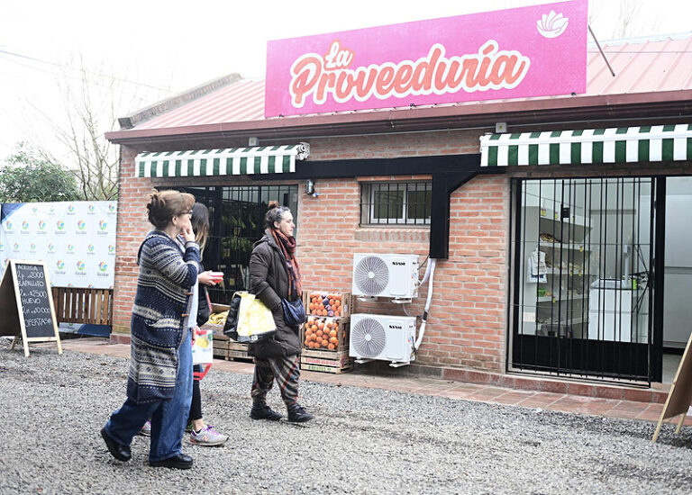 Alimentos frescos a precios justos: El Municipio inaugura La Proveeduría de Ingeniero Maschwitz dsc 2221 jpg