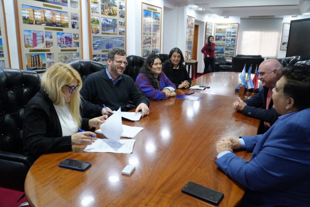 La municipalidad y UNPAZ firmaron convenio histórico para que se dicten clases en el nuevo polo universitario internacional ebefca1c d5fd 47b1 90d9 8a677ff32f83