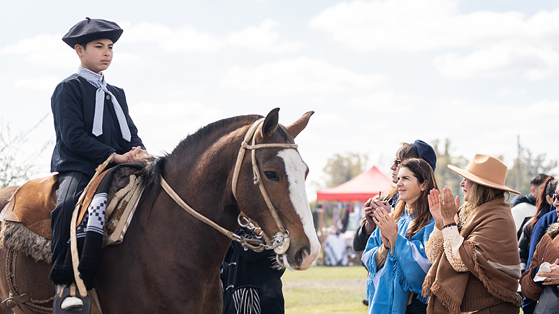 Moreno: La “Semana sanmartineana” cerró con un imponente desfile de caballos en el Distrito Ecológico Roggero semana sanmatiniana03