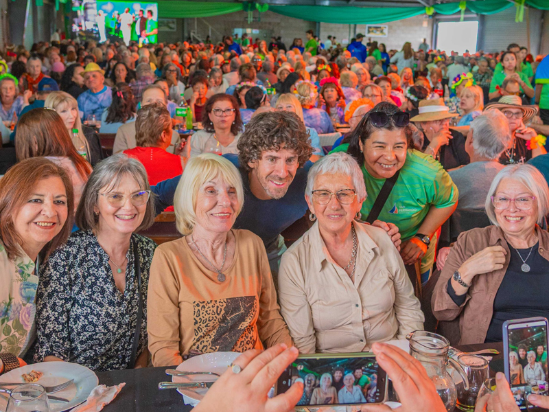 Juan Andreotti compartió el festejo de más de 3000 personas mayores en el Día del Jubilado 1 dia del jubilado 2026