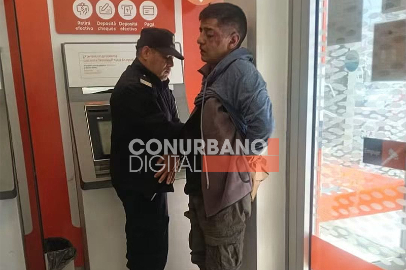 Intento de robo en un banco de Ramos Mejía: Hubo disparos y un delincuente retenido por clientes chorro de ramos
