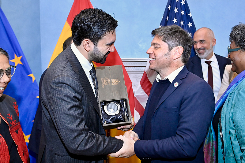 Kicillof cerró su visita a Estados Unidos con una charla en la Universidad de Columbia dae2105