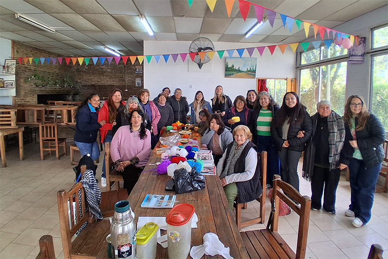 Los vecinos de Dique Luján vivieron una nueva jornada del taller municipal "Viejos son los trapos" sin título 1
