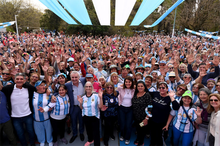 En el marco del Día del Jubilado, Zamora compartió una jornada junto a una multitud de adultos mayores de Tigre sin título 1