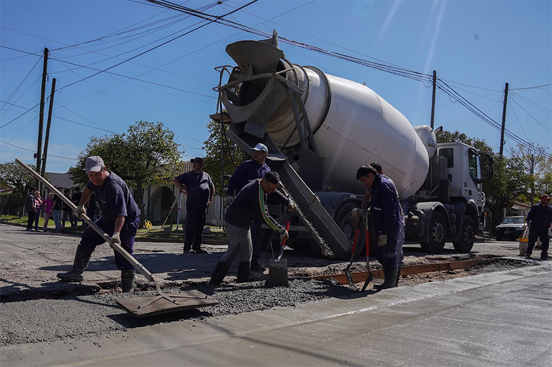 Pablo Descalzo recorrió los avances del Plan Integral de Bacheo de Ituzaingó sin título 1