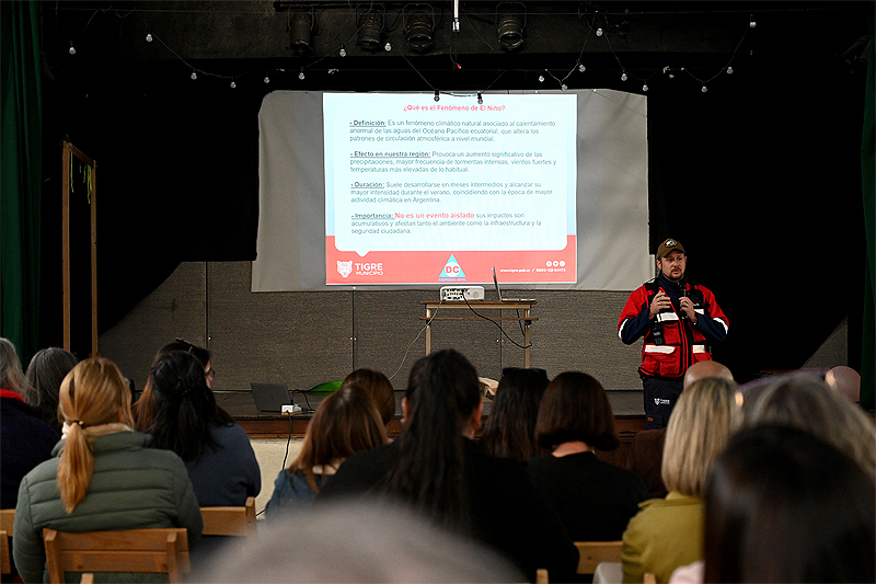 A raíz del fenómeno "El Niño", el Municipio de Tigre llevó adelante una charla a escuelas del distrito sin título 10