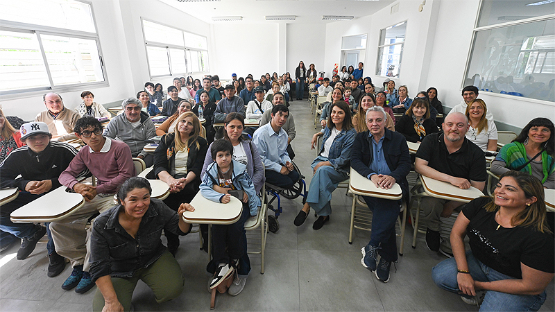 Julio Zamora en el Centro Universitario Tigre: "La educación es la columna vertebral de nuestra comunidad" sin título 5