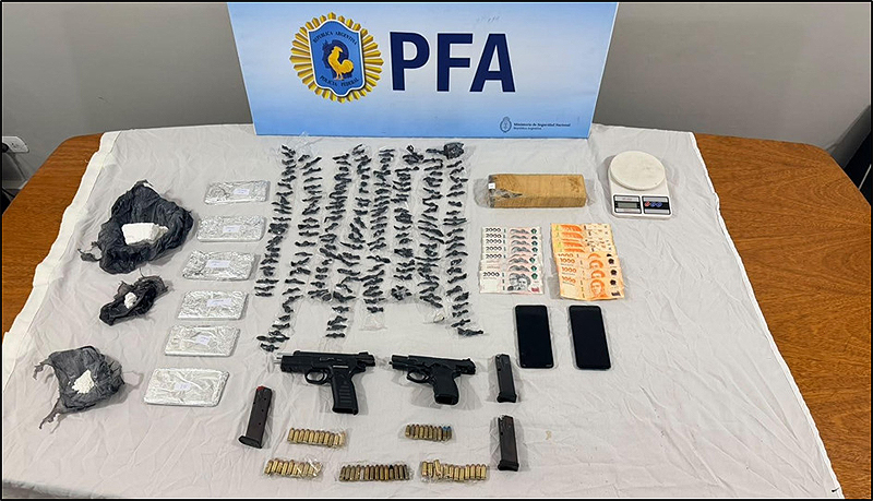 La Policía Federal desbarató tres puntos de venta de drogas en Hurlingham sin título 6