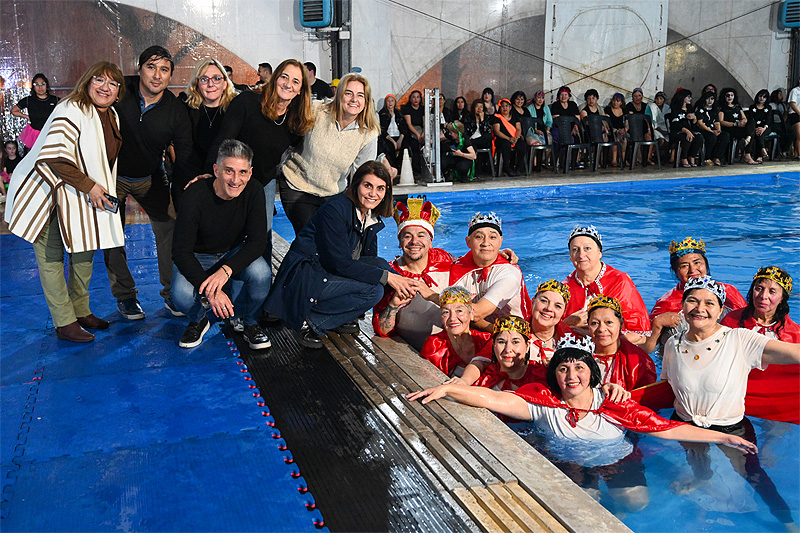 Una multitud de vecinos disfrutó con música y alegría las galas de Aquagym en los polideportivos municipales de Tigre sin título 8