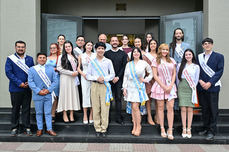 Las los aspirantes a embajadores de la Fiesta Nacional de la Flor se reunieron con Sujarchuk b17fdc6c 9689 4af9 b9f8 ae92ed282eb3