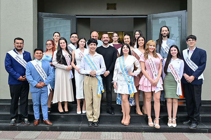 Las los aspirantes a embajadores de la Fiesta Nacional de la Flor se reunieron con Sujarchuk b17fdc6c 9689 4af9 b9f8 ae92ed282eb3