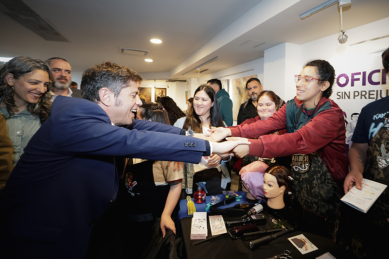 Kicillof visitó Almirante Brown: Inauguró un centro de salud y recorrió Expo Inclusión 1ab7982