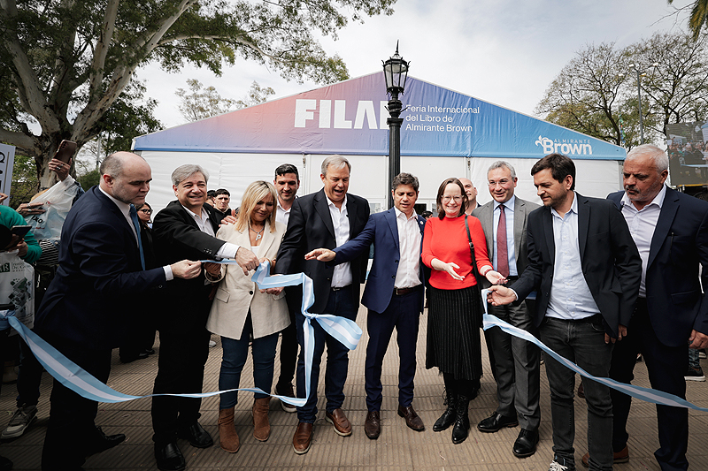 Kicillof visitó Almirante Brown: Inauguró un centro de salud y recorrió Expo Inclusión 1ab8623