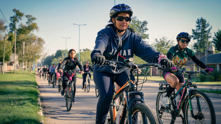 Pedaleada para concientizar sobre el cáncer de mama en Moreno 3