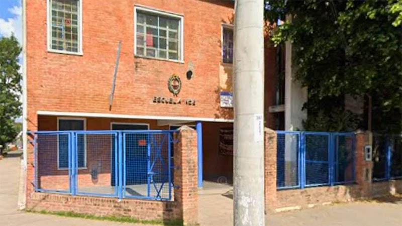 Un alumno de 15 años le disparó a otro de 18 dentro del baño de una escuela de González Catán la escuela