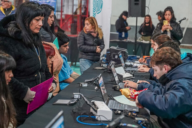 El gobierno municipal acerca trámites y gestiones a los barrios de Ituzaingó operativos dni