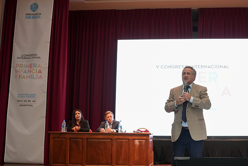 Se realizó en San Miguel el quinto Congreso Internacional de Primera Infancia y Familia pablo de la torre, jaime méndez y yésica grillo en la apertura del congreso
