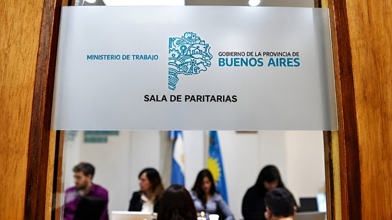 Acuerdan con gremios docentes y de la ley 10430 un aumento salarial del 6 por ciento escalonado en octubre y noviembre paritarias bonaerenses