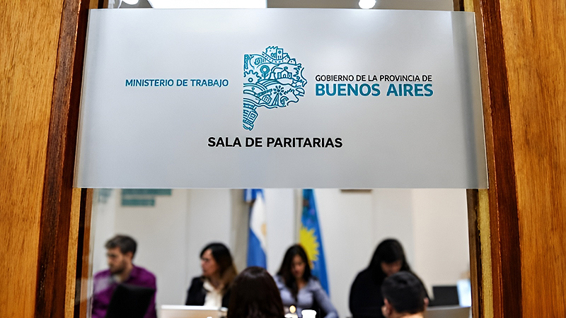 Acuerdan con gremios docentes y de la ley 10430 un aumento salarial del 6 por ciento escalonado en octubre y noviembre paritarias bonaerenses
