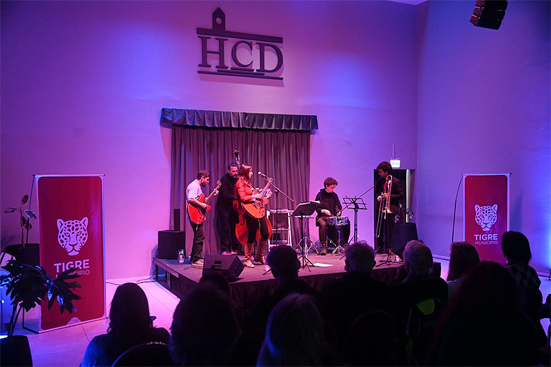 El Municipio de Tigre realizó una nueva edición del ciclo de "Jazz y blues": Fue en las instalaciones del Concejo Deliberante sin título 1
