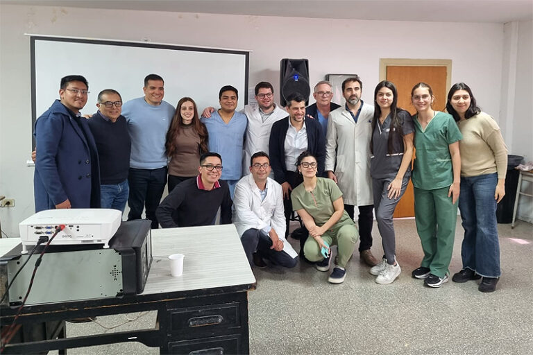 El Hospital Larcade realizó una jornada de capacitación con cirugías en vivo y tecnología Echolaser sin título 1