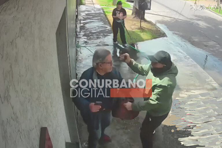 Cae banda que pactaba ventas de dólares por Whatsapp y luego asaltaba a los compradores: Hay ocho detenidos sin título 10(3)