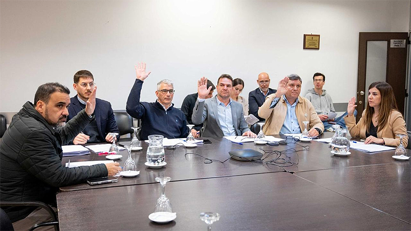 Sin el apoyo de La Campora ni de Kicillof, el massismo forzó la aprobación de las pistolas Taser en la Legislatura sin título 2