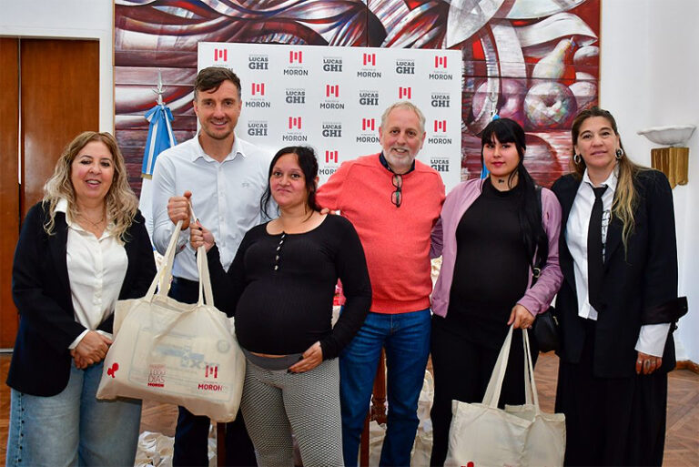 “Mil días”: A través del programa, Morón entregó cincuenta kits a personas gestantes del distrito sin título 2