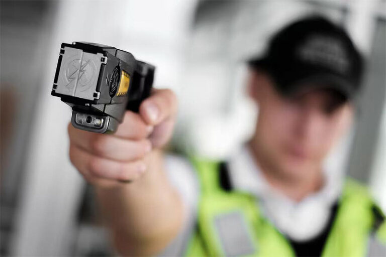 Sin el apoyo de La Campora ni de Kicillof, el massismo forzó la aprobación de las pistolas Taser en la Legislatura sin título 3