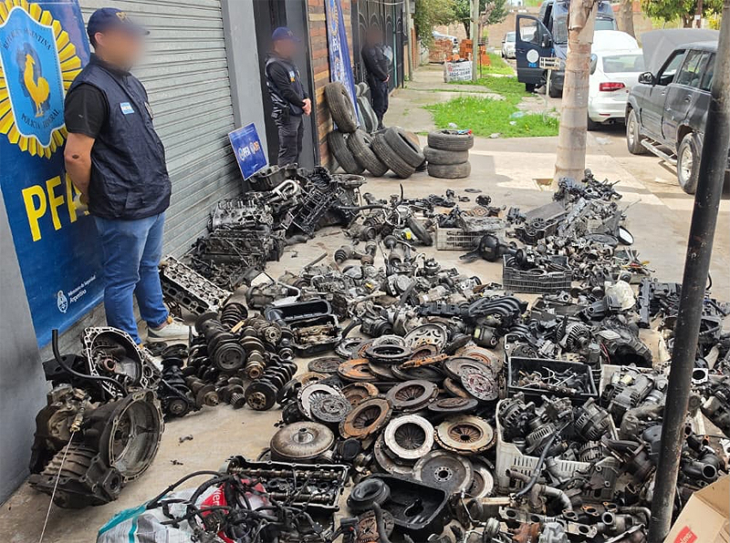 Tras un allanamiento en Isidro Casanova, secuestran más de mil autopartes que eran vendidas de manera ilegal sin título 5
