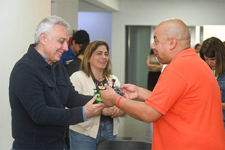Julio Zamora supervisó el desarrollo de la Escuela Municipal de Tecnología y Robótica sin título 7