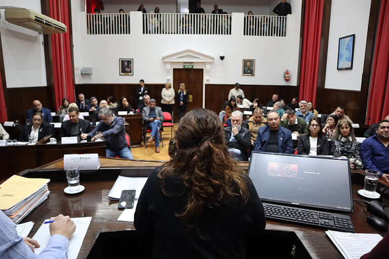 Fracasó la sesión en el Concejo Deliberante de Morón y Pochat seguirá de forma interina al frente de la Defensoría del Pueblo whatsapp image 2026 10 21 at 11.11.30 (1)