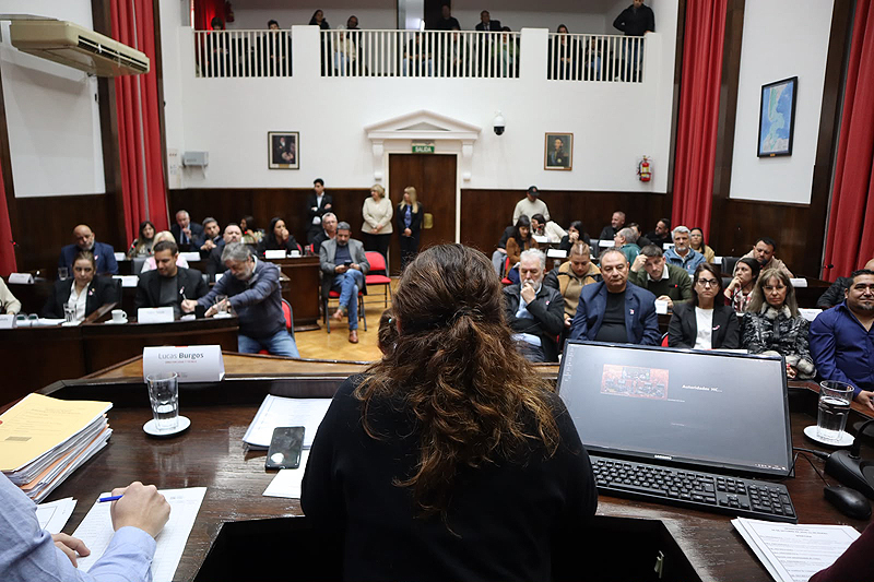 Fracasó la sesión en el Concejo Deliberante de Morón y Pochat seguirá de forma interina al frente de la Defensoría del Pueblo whatsapp image 2026 10 21 at 11.11.30 (1)